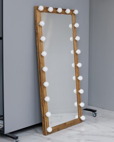 Зеркало в деревянной раме с лампочками "Копченый дуб"