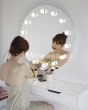 Круглое зеркало в белой раме с лампочками 80 см — предпросмотр изображения 6