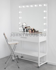 Стол для макияжа с лампами