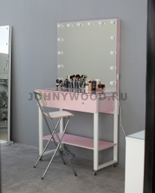 Фото гримерного стола визажиста розового