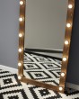 Фото зеркала в деревянной раме с лампочками грецкий орех 3
