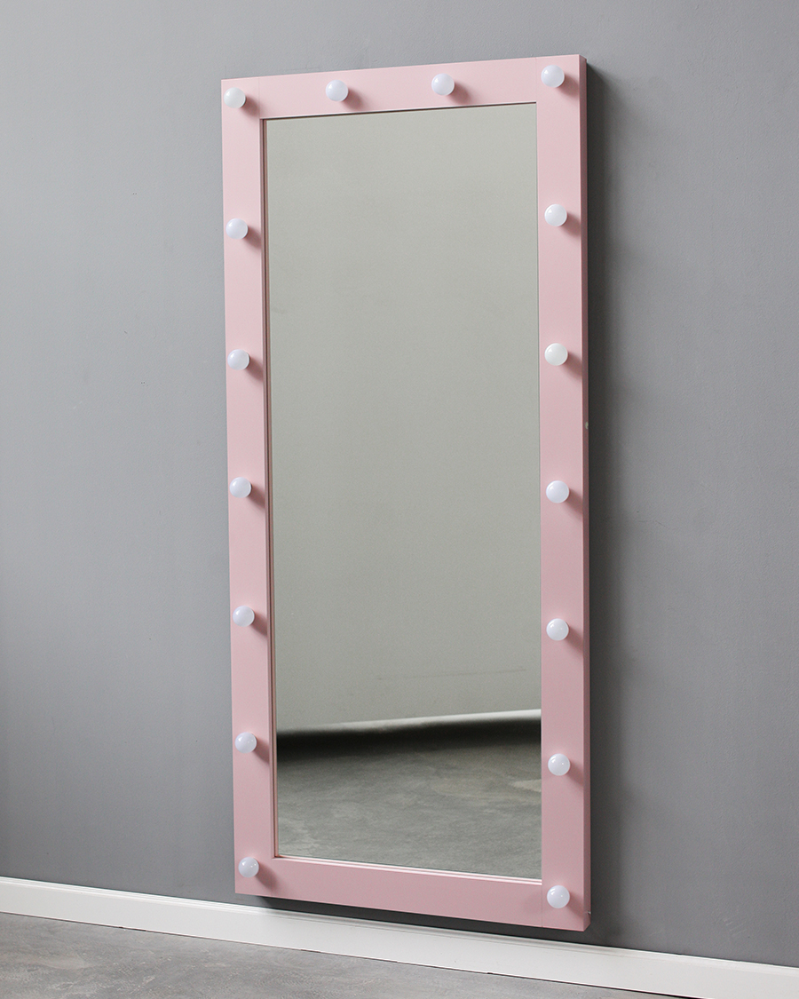 Зеркало в полный рост с лампочками розовое